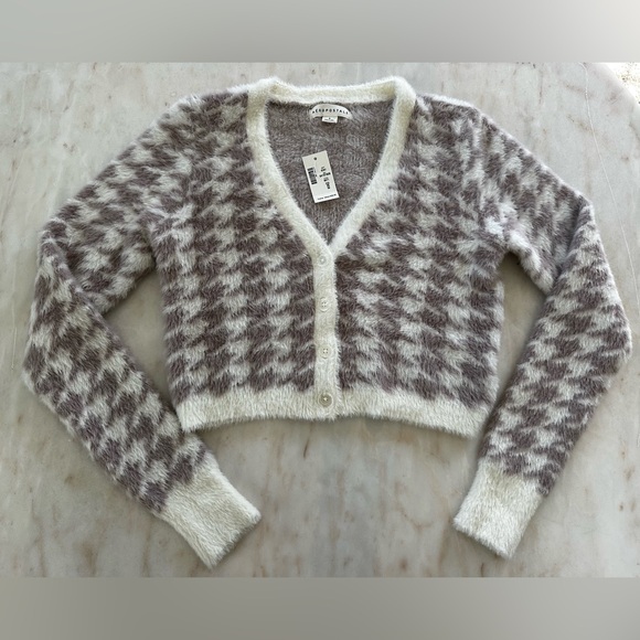 Aeropostale Sweaters - Aeropostale Fuzzy Houndstooth V-Neck Sweater